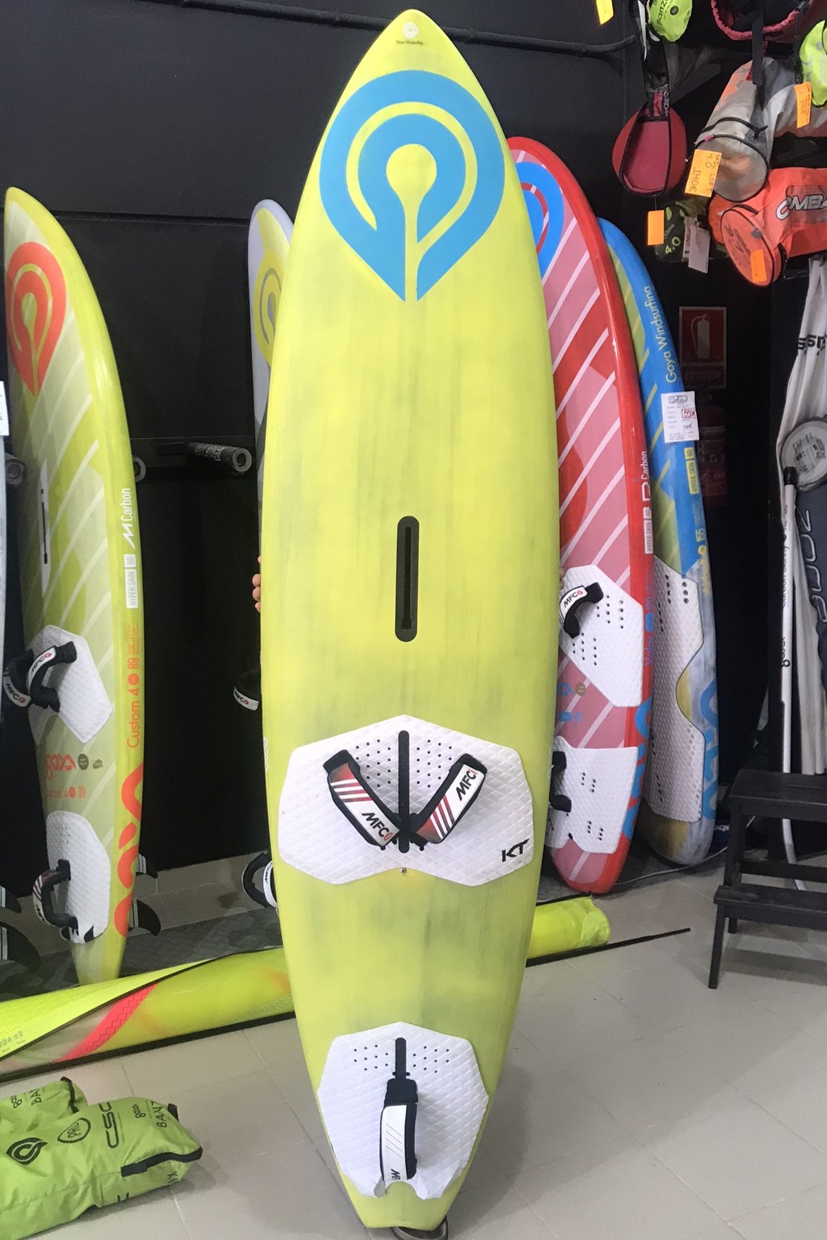 Goya Custom Maui 80L Buen estado WB2H39 miniatura